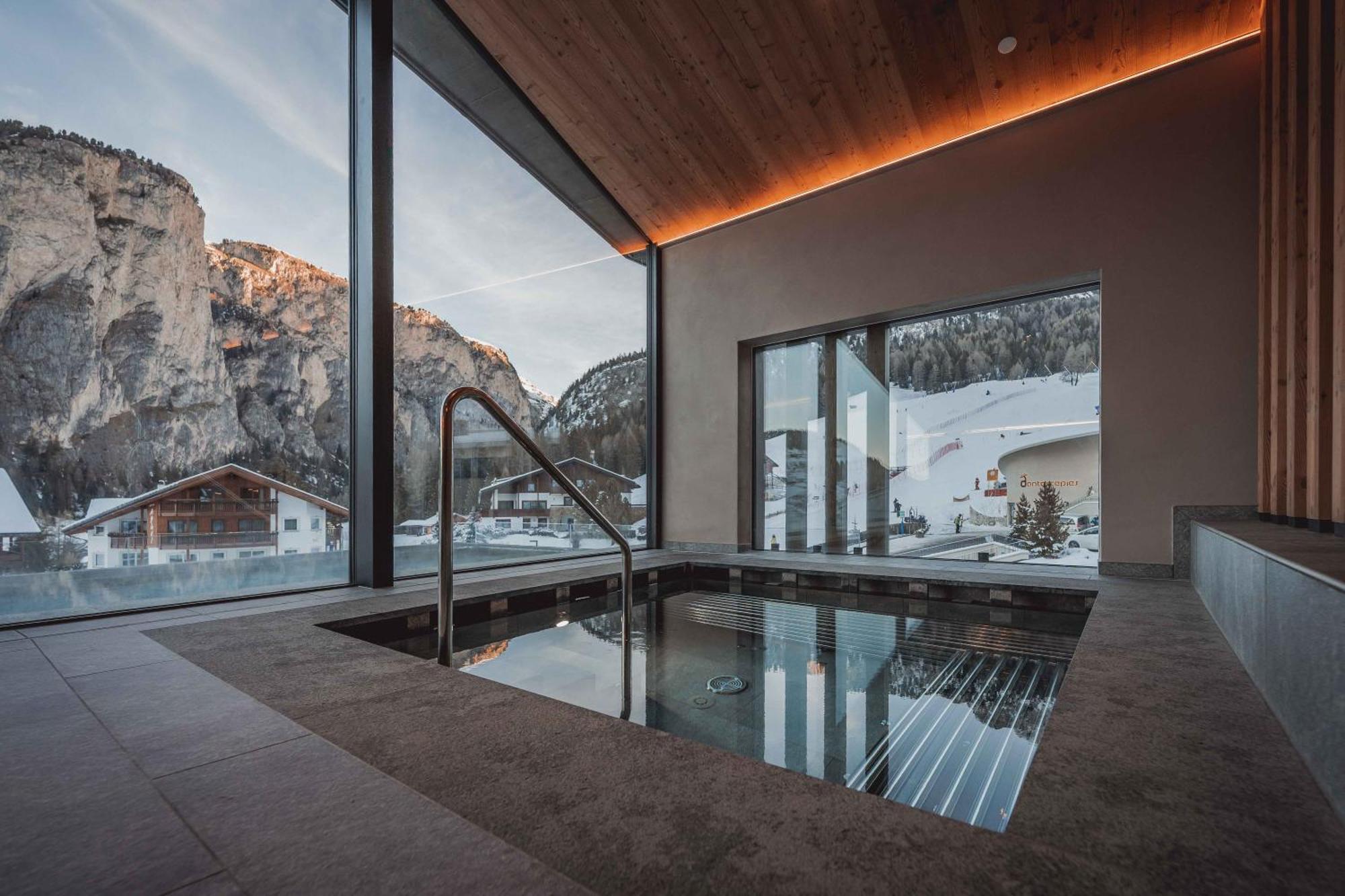 Hotel Continental Dolomites Selva di Val Gardena Exterior foto